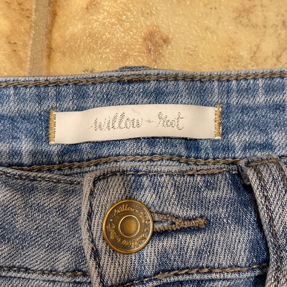 High Rise Mom fit cropped jeans - Picture 2 of 5